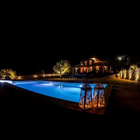 Nina Villa Keri